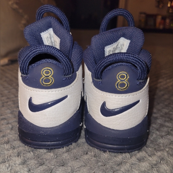 Nike Kids Sneakers in White and Navy - Picture 6 of 11